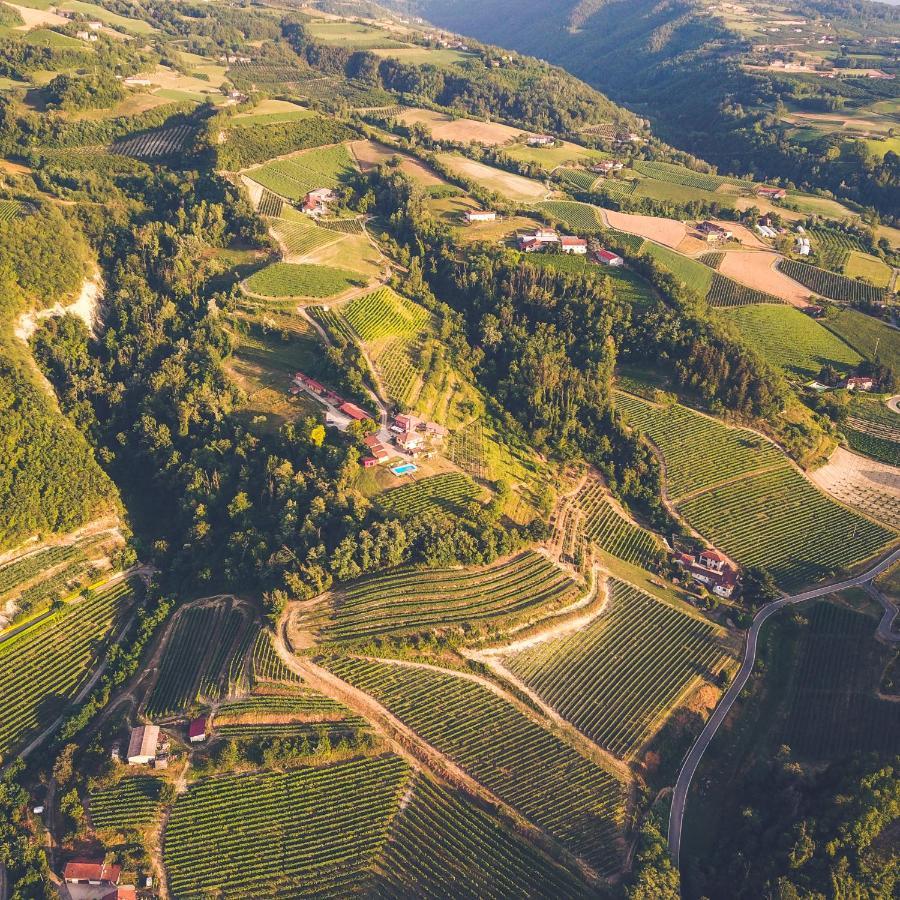 Tenuta Monteoliveto - Family Cottage - Agriturismo Nelle Langhe Vesime Ngoại thất bức ảnh